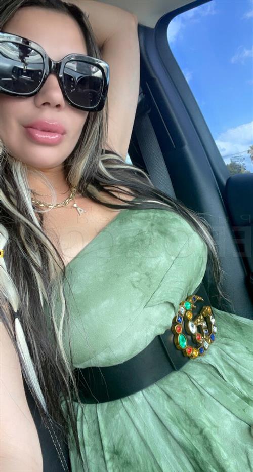 Escort Model Redona, Epsom - 7274